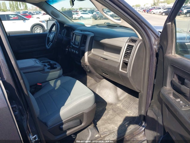 1C6RR7KG3HS599077 RAM 1500 Tradesman 4x4 5&#039;7 Box