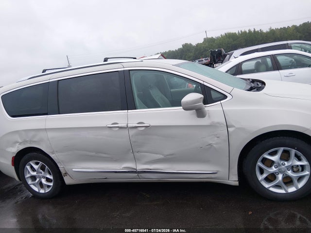 45716541 :رقم المزاد ، 2C4RC1EG8HR635530 vin ، 2017 Chrysler Pacifica Touring-l Plus مزاد بيع