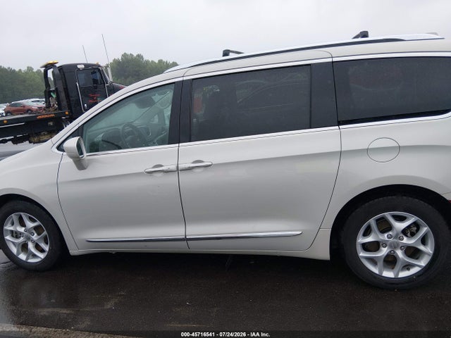 45716541 :رقم المزاد ، 2C4RC1EG8HR635530 vin ، 2017 Chrysler Pacifica Touring-l Plus مزاد بيع