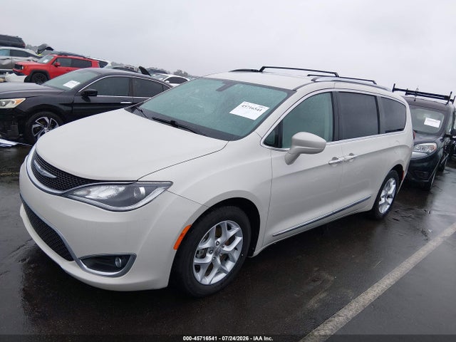 45716541 :رقم المزاد ، 2C4RC1EG8HR635530 vin ، 2017 Chrysler Pacifica Touring-l Plus مزاد بيع