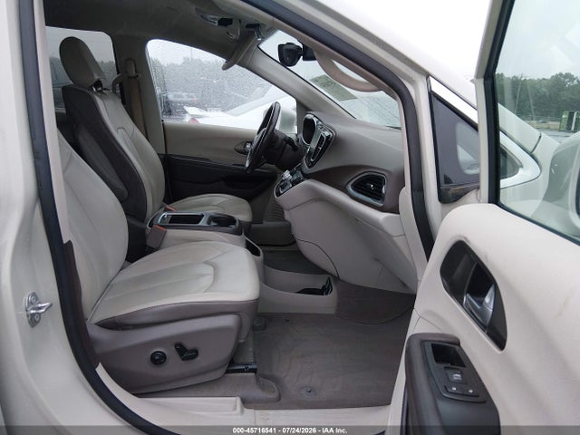 45716541 :رقم المزاد ، 2C4RC1EG8HR635530 vin ، 2017 Chrysler Pacifica Touring-l Plus مزاد بيع