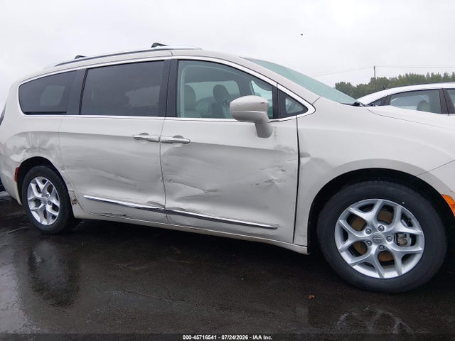 45716541 :رقم المزاد ، 2C4RC1EG8HR635530 vin ، 2017 Chrysler Pacifica Touring-l Plus مزاد بيع