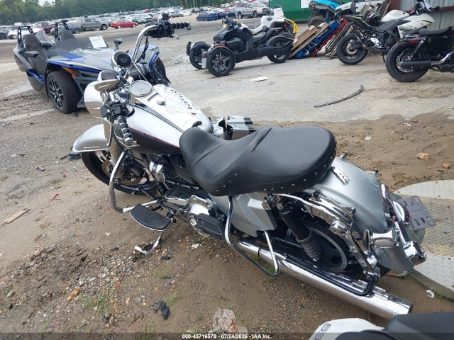Harley-Davidson Flhr Road King 2015 1HD1FBM17FB702040 Image 3