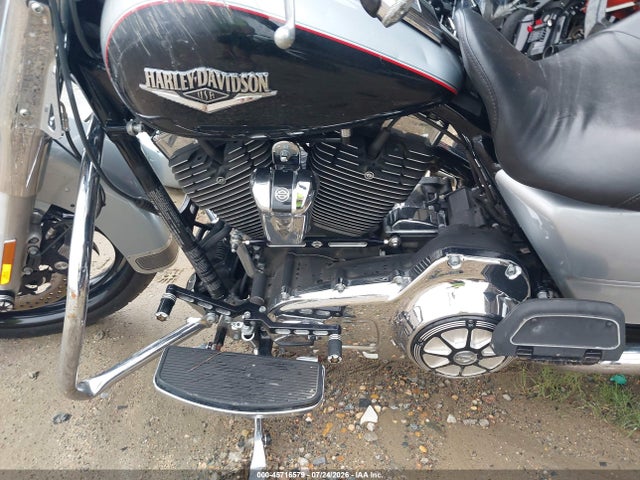 Harley-Davidson Flhr Road King 2015 1HD1FBM17FB702040 Image 9