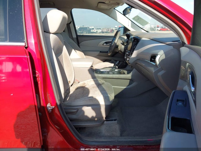 1GNERGKW0JJ221817 Chevrolet Traverse Lt Cloth