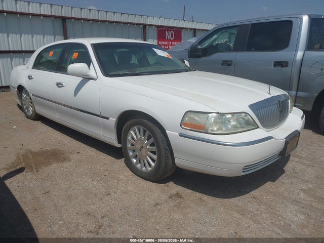45716806 :رقم المزاد ، 1LNHM81W14Y680633 vin ، 2004 Lincoln Town Car Signature مزاد بيع