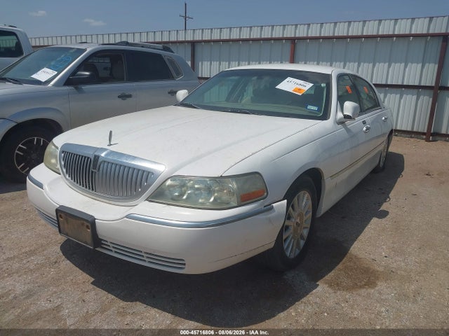 45716806 :رقم المزاد ، 1LNHM81W14Y680633 vin ، 2004 Lincoln Town Car Signature مزاد بيع