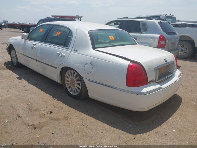 45716806 :رقم المزاد ، 1LNHM81W14Y680633 vin ، 2004 Lincoln Town Car Signature مزاد بيع