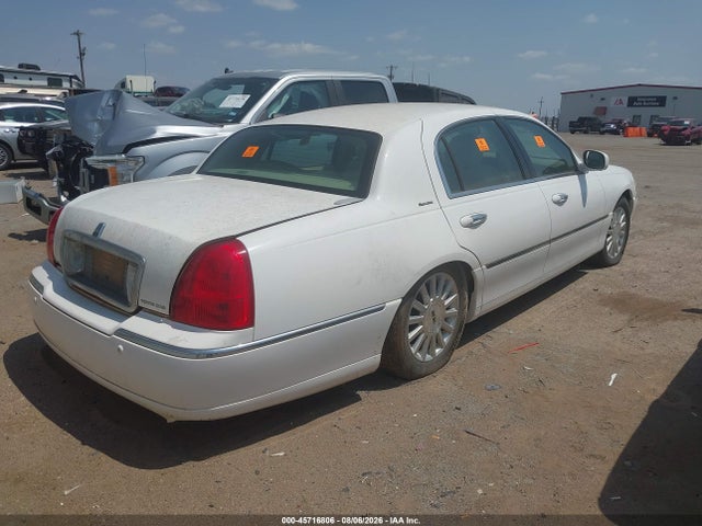 45716806 :رقم المزاد ، 1LNHM81W14Y680633 vin ، 2004 Lincoln Town Car Signature مزاد بيع