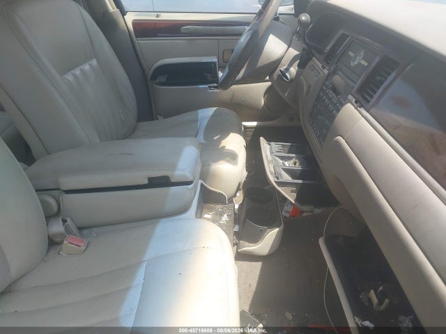45716806 :رقم المزاد ، 1LNHM81W14Y680633 vin ، 2004 Lincoln Town Car Signature مزاد بيع