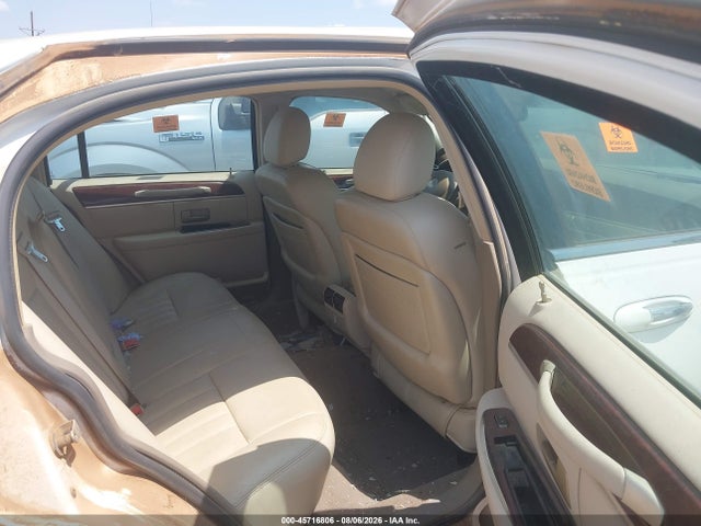 45716806 :رقم المزاد ، 1LNHM81W14Y680633 vin ، 2004 Lincoln Town Car Signature مزاد بيع