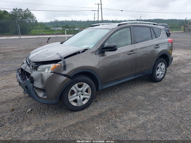 Toyota RAV4 LE 2015 JTMZFREV0FD073515 Image 2