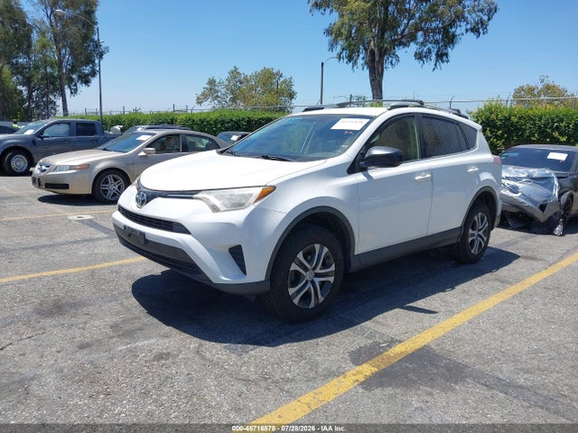 Toyota RAV4 LE 2016 JTMZFREV0GD085746 Image 2