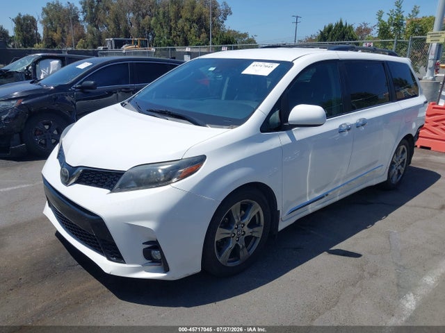 Toyota Sienna Se 8 Passenger 2018 5TDXZ3DC6JS958262 Image 2