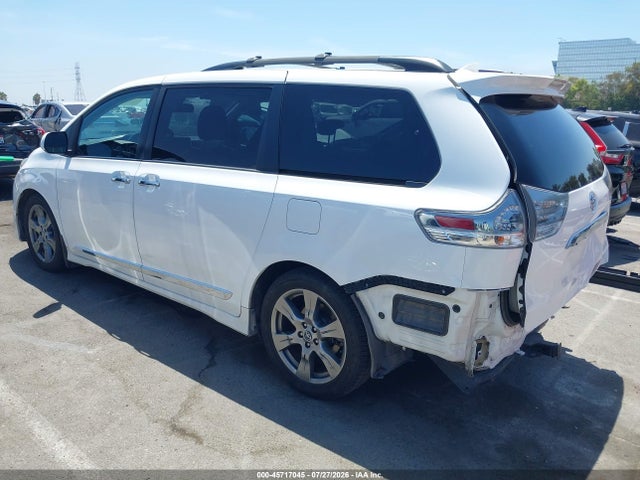 Toyota Sienna Se 8 Passenger 2018 5TDXZ3DC6JS958262 Image 3