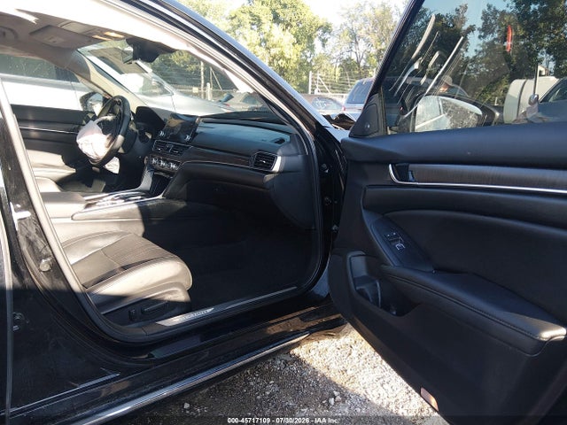 45717109 :رقم المزاد ، 1HGCV2F98NA015901 vin ، 2022 Honda Accord Touring مزاد بيع