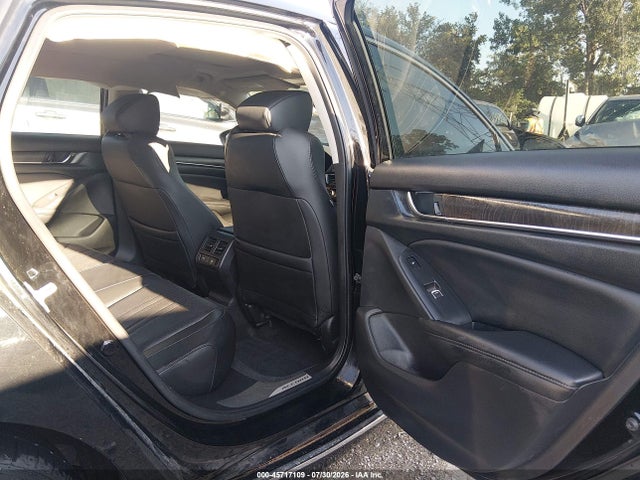 45717109 :رقم المزاد ، 1HGCV2F98NA015901 vin ، 2022 Honda Accord Touring مزاد بيع