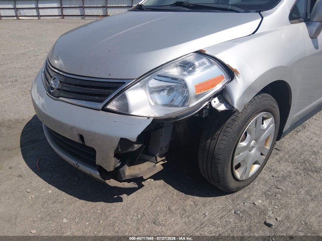 45717568 :رقم المزاد ، 3N1BC1CP4AL433097 vin ، 2010 Nissan Versa 1.8s مزاد بيع