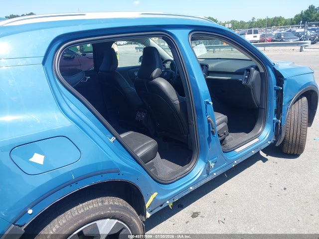 Продаж на аукціоні авто 2025 Volvo Xc40 B5 Plus Bright Theme, vin: YV4L12UE7S2587541, номер лоту: 45717599
