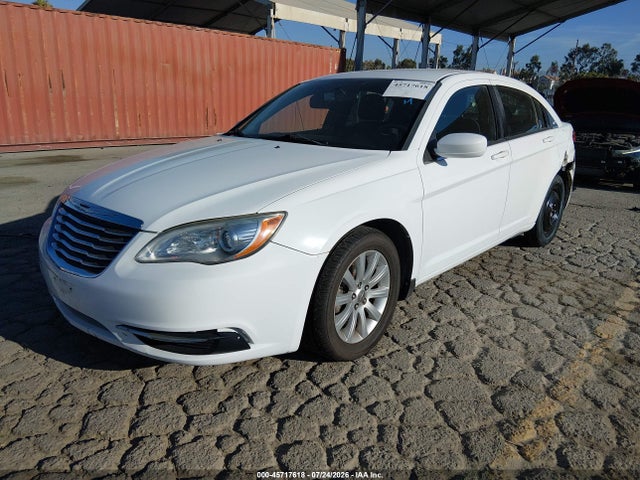 45717618 :رقم المزاد ، 1C3CCBBB7DN695864 vin ، 2013 Chrysler 200 Touring مزاد بيع