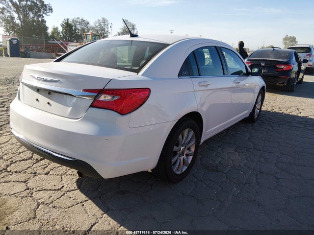 45717618 :رقم المزاد ، 1C3CCBBB7DN695864 vin ، 2013 Chrysler 200 Touring مزاد بيع