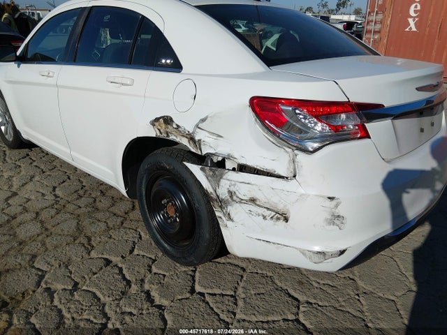 45717618 :رقم المزاد ، 1C3CCBBB7DN695864 vin ، 2013 Chrysler 200 Touring مزاد بيع
