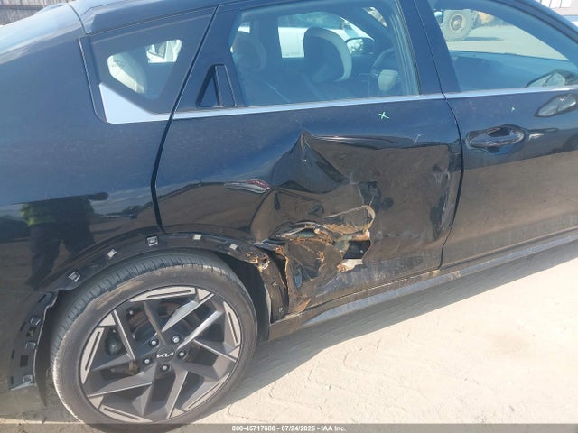 45717688 :رقم المزاد ، 3KPFW4DE6SE039403 vin ، 2025 Kia K4 Gt-line مزاد بيع