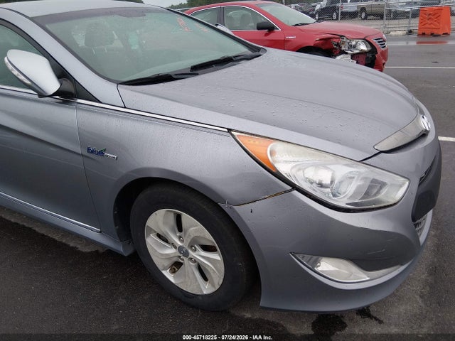 2014 Hyundai Sonata Hybrid მანქანა იყიდება აუქციონზე, vin: KMHEC4A4XEA113084, აუქციონის ნომერი: 45718225