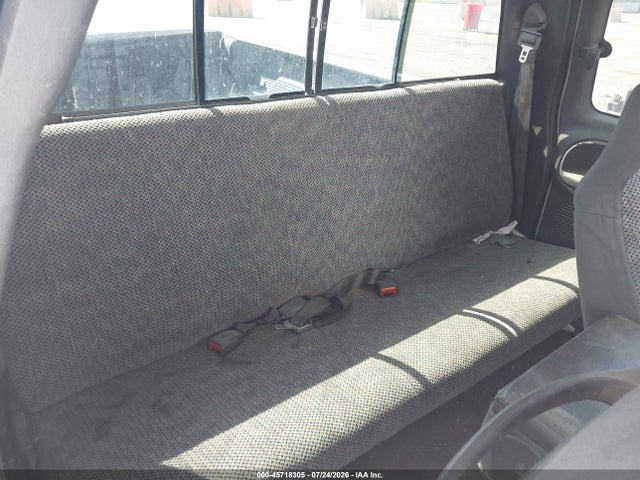 45718305 :رقم المزاد ، 1B7HC13Z1YJ153891 vin ، 2000 Dodge Ram 1500 St مزاد بيع