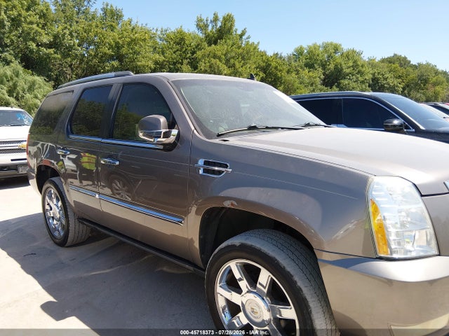 2011 Cadillac Escalade Premium მანქანა იყიდება აუქციონზე, vin: 1GYS3CEF3BR138140, აუქციონის ნომერი: 45718373