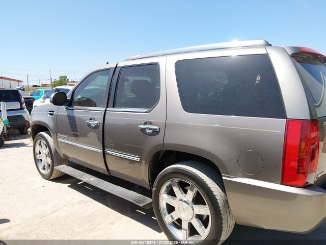 2011 Cadillac Escalade Premium მანქანა იყიდება აუქციონზე, vin: 1GYS3CEF3BR138140, აუქციონის ნომერი: 45718373