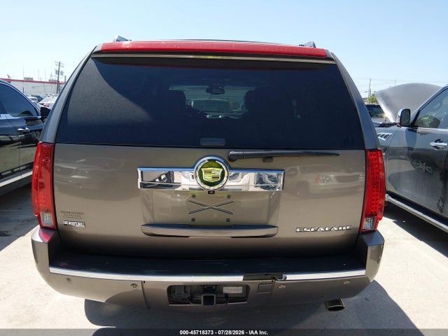 2011 Cadillac Escalade Premium მანქანა იყიდება აუქციონზე, vin: 1GYS3CEF3BR138140, აუქციონის ნომერი: 45718373