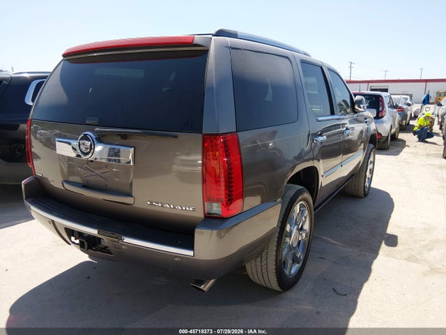 2011 Cadillac Escalade Premium მანქანა იყიდება აუქციონზე, vin: 1GYS3CEF3BR138140, აუქციონის ნომერი: 45718373
