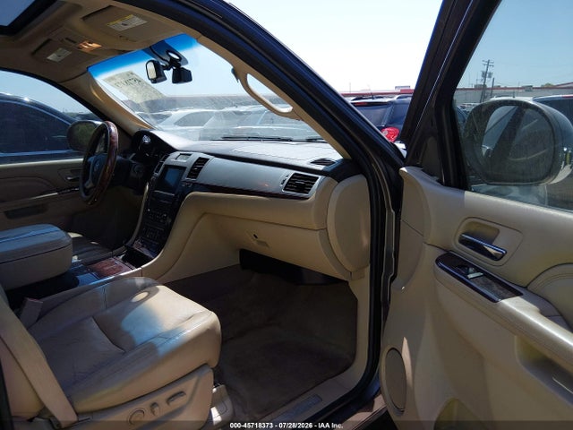2011 Cadillac Escalade Premium მანქანა იყიდება აუქციონზე, vin: 1GYS3CEF3BR138140, აუქციონის ნომერი: 45718373