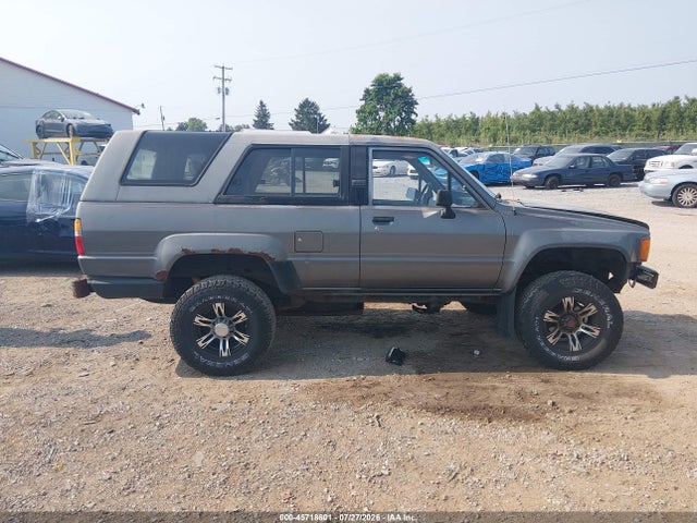 45718601 :رقم المزاد ، JT3RN63W0J0199570 vin ، 1988 Toyota 4runner Rn60 مزاد بيع