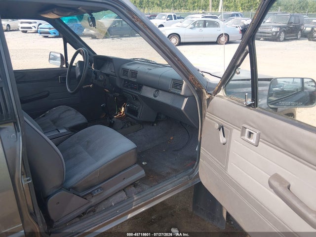 45718601 :رقم المزاد ، JT3RN63W0J0199570 vin ، 1988 Toyota 4runner Rn60 مزاد بيع