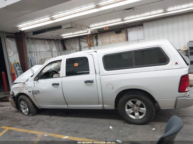 3C6RR7KTXMG623096 RAM 1500 Classic Tradesman 4x4 5&#039;7 Box