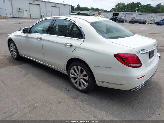 2017 Mercedes-benz E 300 4matic მანქანა იყიდება აუქციონზე, vin: WDDZF4KB3HA204265, აუქციონის ნომერი: 45718824