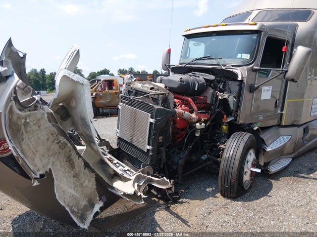 45718893 :رقم المزاد ، 1XKADP9X5BJ289475 vin ، 2011 Kenworth Construction T660 مزاد بيع