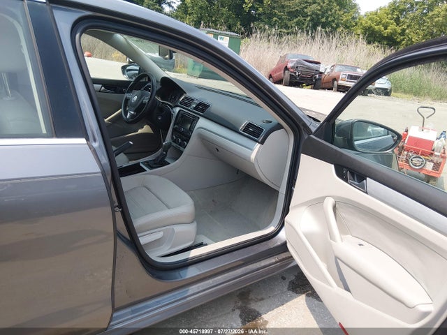 2012 Volkswagen Passat 3.6l V6 Se მანქანა იყიდება აუქციონზე, vin: 1VWBM7A32CC060229, აუქციონის ნომერი: 45718997