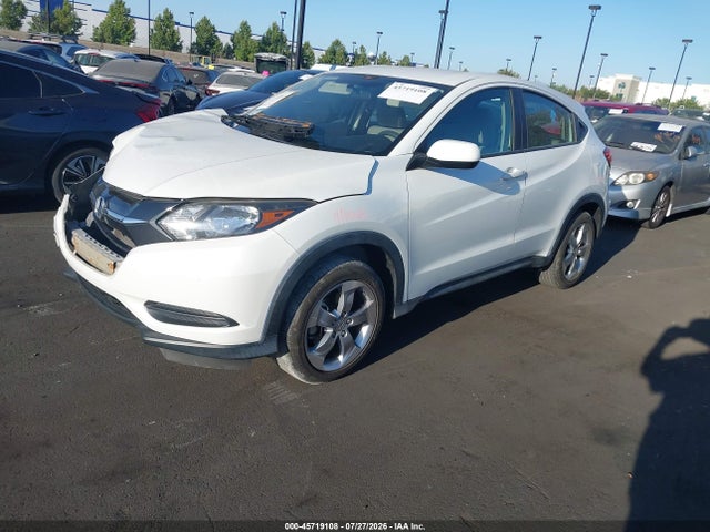 Honda HR-V LX 2017 3CZRU5H37HM720731 Image 2