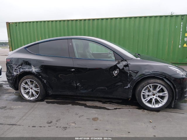 Продажа на аукционе авто 2023 Tesla Model Y Awd/long Range Dual Motor All-wheel Drive, vin: 7SAYGDEEXPA181548, номер лота: 45719109