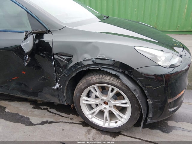 Продажа на аукционе авто 2023 Tesla Model Y Awd/long Range Dual Motor All-wheel Drive, vin: 7SAYGDEEXPA181548, номер лота: 45719109