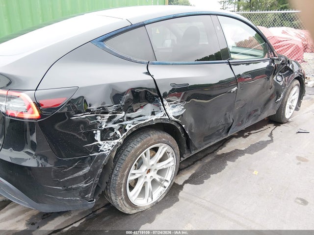 Продажа на аукционе авто 2023 Tesla Model Y Awd/long Range Dual Motor All-wheel Drive, vin: 7SAYGDEEXPA181548, номер лота: 45719109