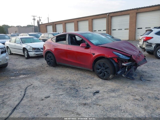 Tesla Model Y Long Range Single Motor Rear-wheel Drive/rwd 2024 7SAYGDED2RF110387 main image