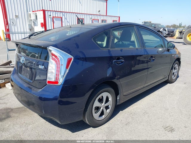 Toyota Prius Two 2015 JTDKN3DU9F1876030 Image 4
