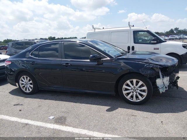 4T1B11HK9JU537327 Toyota CAMRY LE