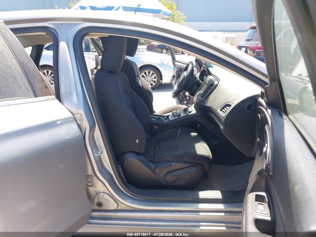 Chrysler 200 Limited 2015 1C3CCCAB8FN702220 Image 5