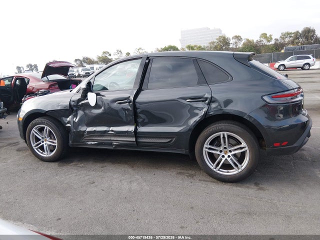 Продажа на аукционе авто 2024 Porsche Macan T, vin: WP1AA2A58RLB17553, номер лота: 45719426