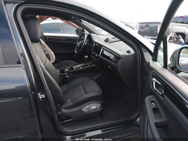 Продажа на аукционе авто 2024 Porsche Macan T, vin: WP1AA2A58RLB17553, номер лота: 45719426